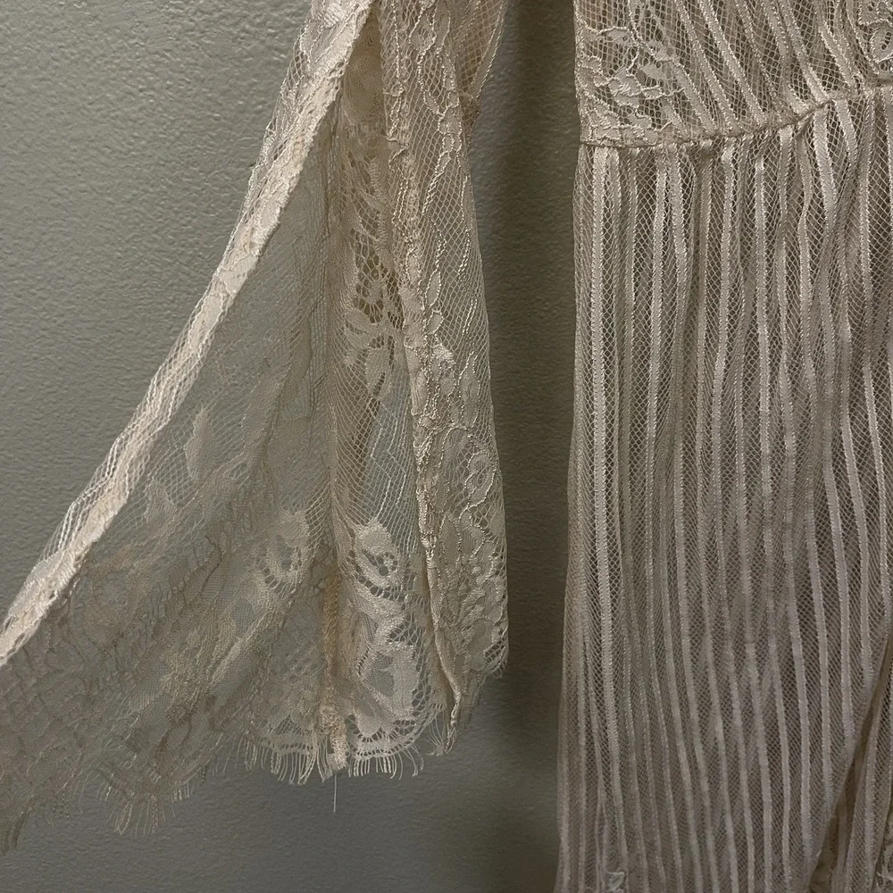Haute Monde Lace Robe Cover Split Bell Sleeves Tie Beige Blush Coquette Up Sz L‎